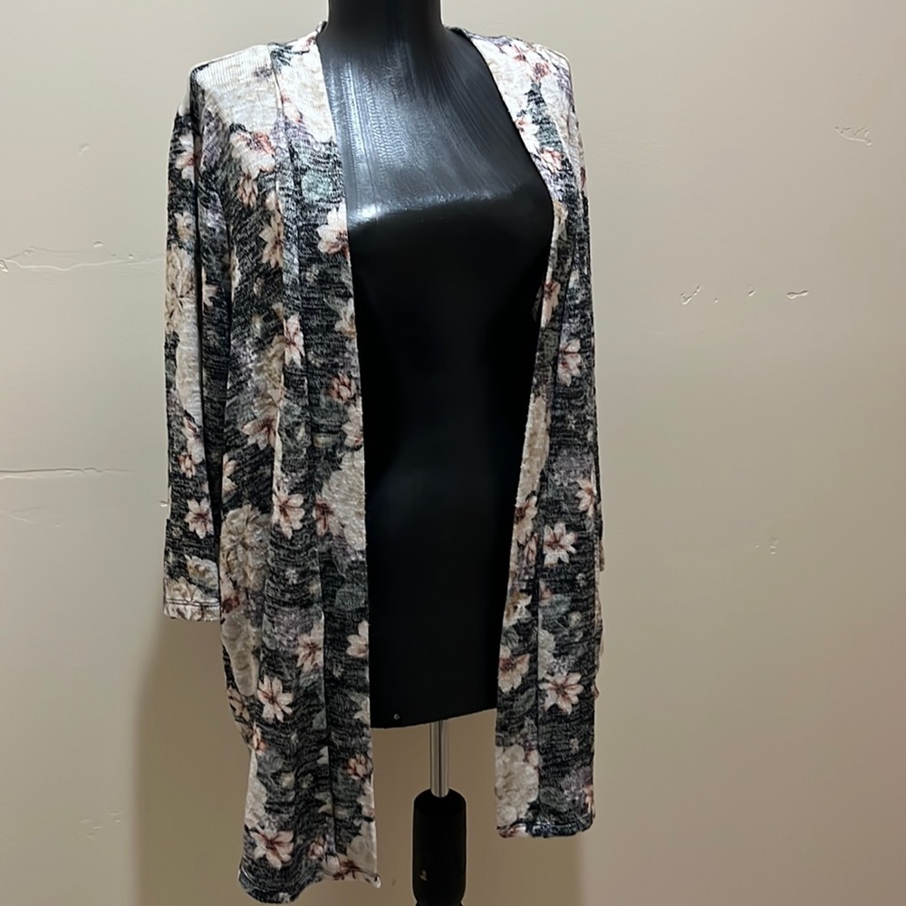 Torrid floral knit open sweater size 0